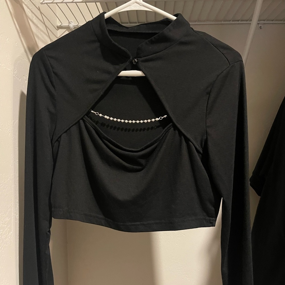 SHEIN BLACK LONG SLEEVE CROP TOP W/BEAUTIFUL PEARL DETAIL